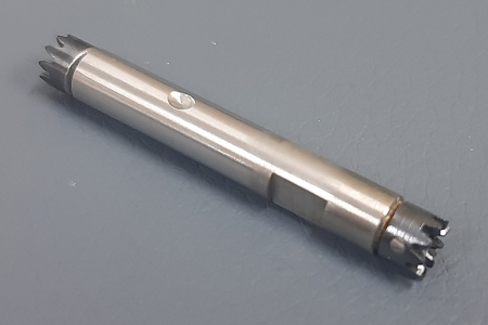 Вал наконечника Mercury 555 new